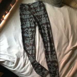 BEYOND YOGA LEGGINGS